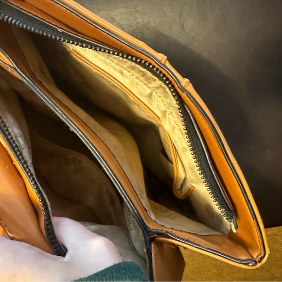 Leather backpack - Picture 4 of 4